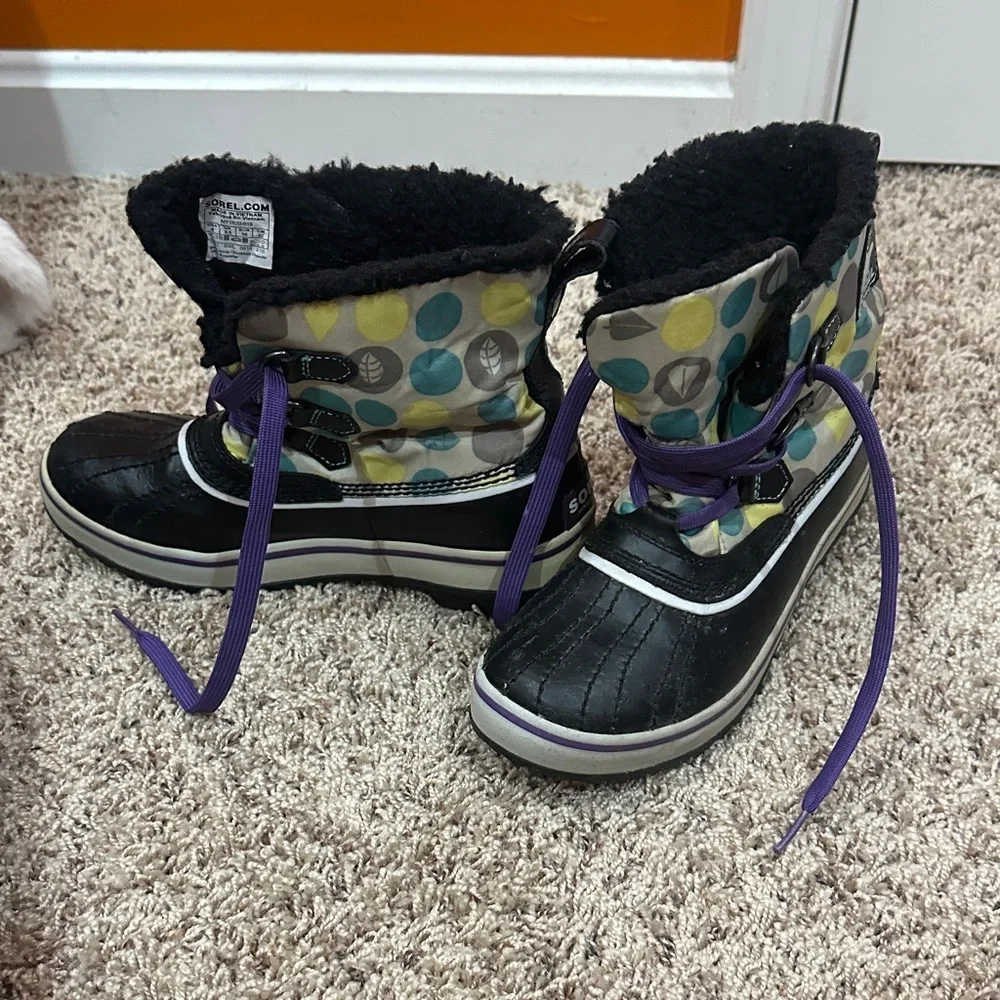 NWOT Sorel Kids' Black and Multicolor Snow Boots size 4